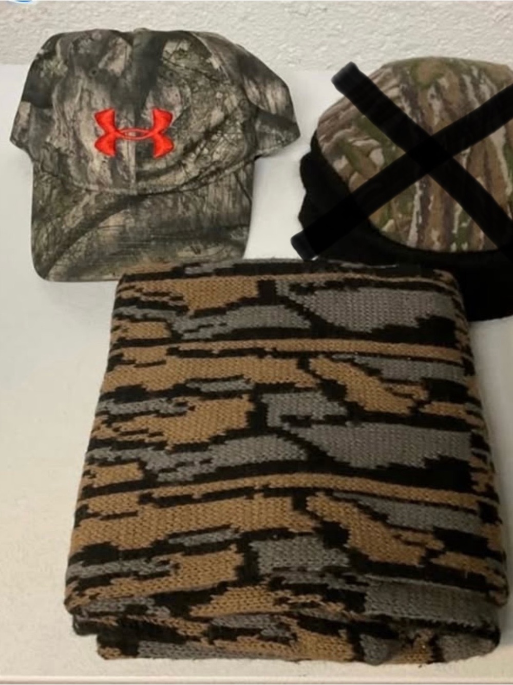 1 Hunting Hat and 1 Camouflage Scarf - Picture 1 of 4